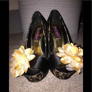 Mojo Moxy black and yellow heels (7)